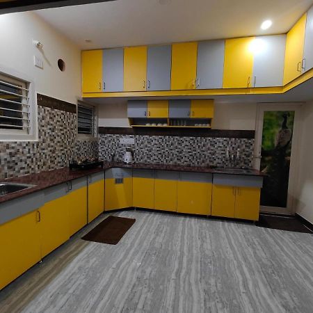 Yellow House Apartment Mysore Exterior foto